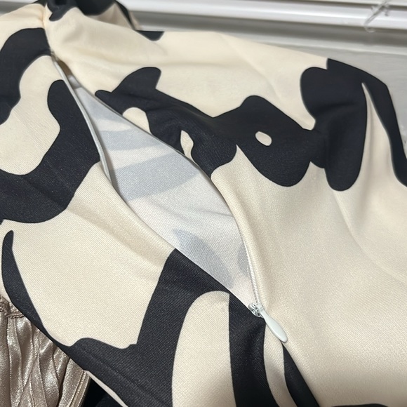 BKMGC XL Bold Cursive  Print Sheath Dress - Picture 5 of 6